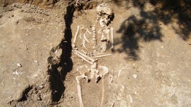 Откриха ново погребение с обреди против вампирясване