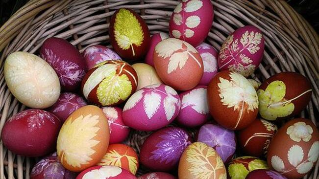 Великденски традиции и багрене на яйца с естествени бои 