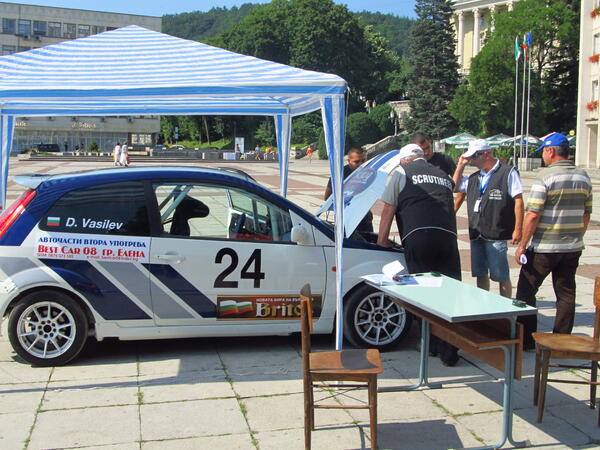32-ма пилоти участват в авто-шампионата "Узана 2012" + ВИДЕО и СНИМКИ