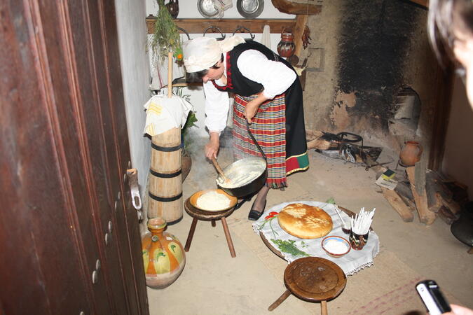 Отбелязват Петровден с традиционни ястия
