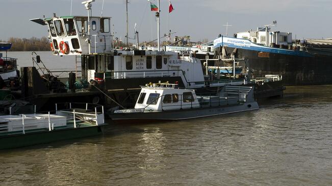 Ниското ниво на Дунав създава проблеми с корабоплаването