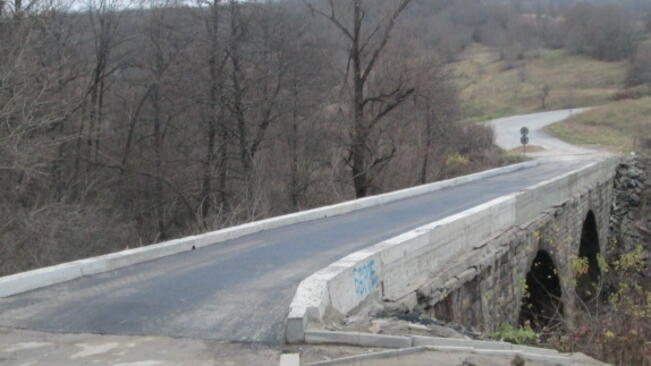 Мостът над р.Крапец все още е затворен