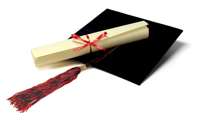 Фалшиви дипломи от колеж в Ловеч