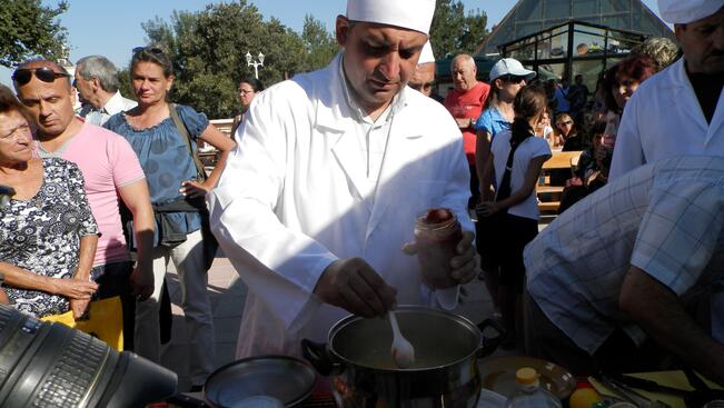 Кметът на Елена в кулинарна надпревара в Каварна