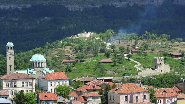 Зелените площи и парковете във В.Търново са почистени