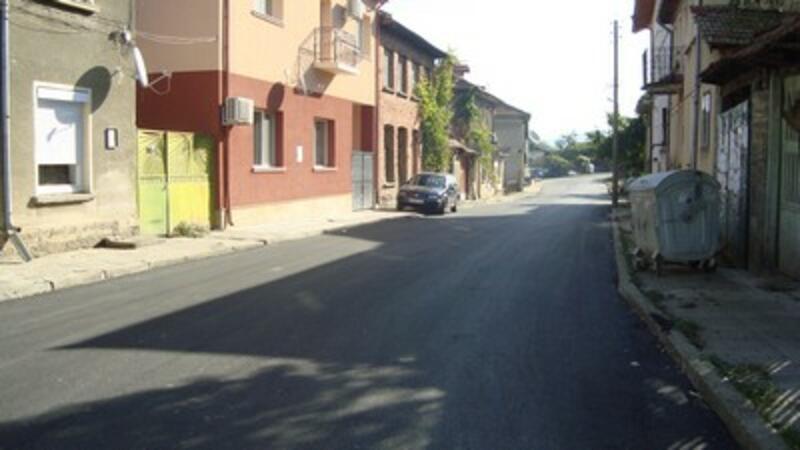 Село Калейца с новоасфалтирани улици
