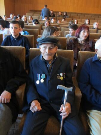 Ветерани от войните и ученици получиха грамоти