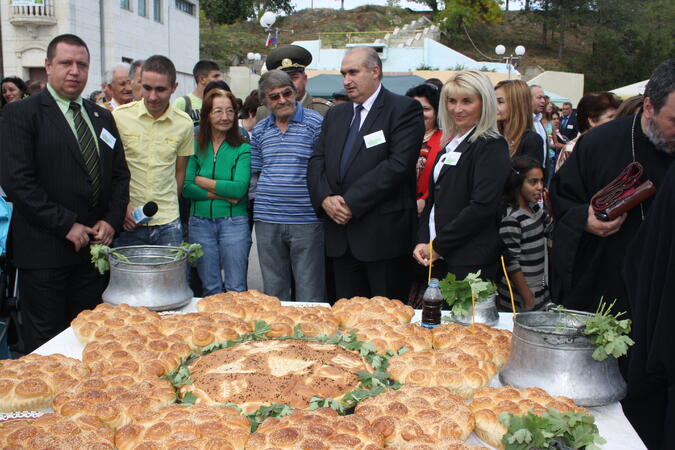 Над 1000 души събра "Житената питка" в Стражица

