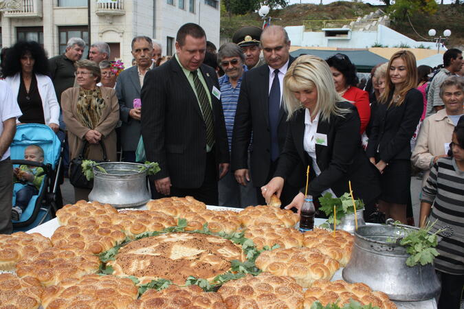 Над 1000 души събра "Житената питка" в Стражица

