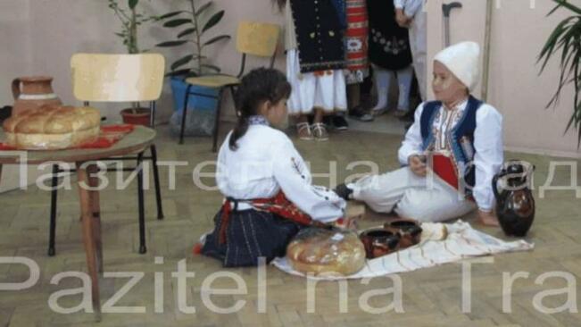 "Пазител на традициите" е дама от Полски Тръмбеш