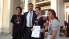 <p>Кметът на Павликени инж. Емануил Манолов с част от победителите от лекоатлетическия крос</p>