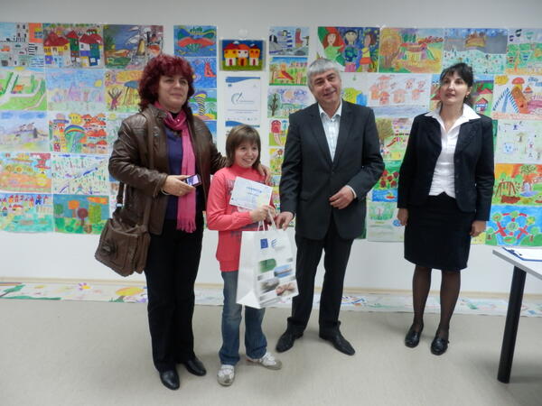 Наградиха участниците в конкурса за детска рисунка на ОИЦ