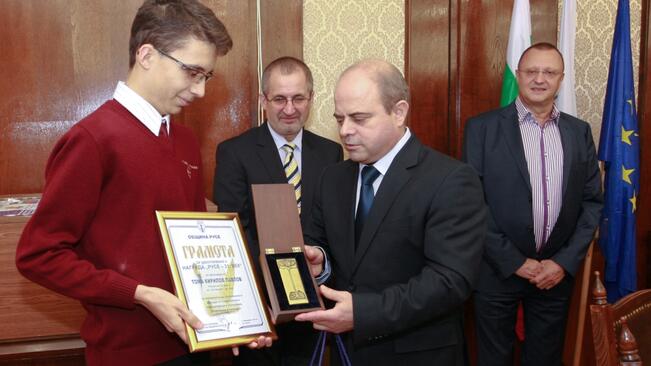 Трима ученици с награда "Русе-21 век"