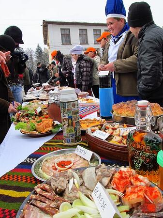 Празник на сланината и греяната ракия