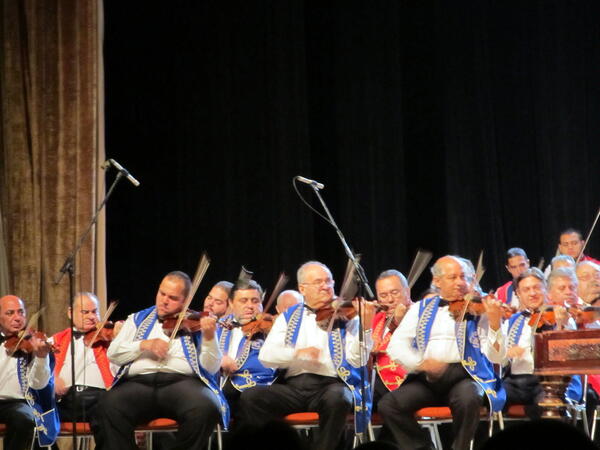 Оркестър "100 унгарски цигулки" очароваха Търново
