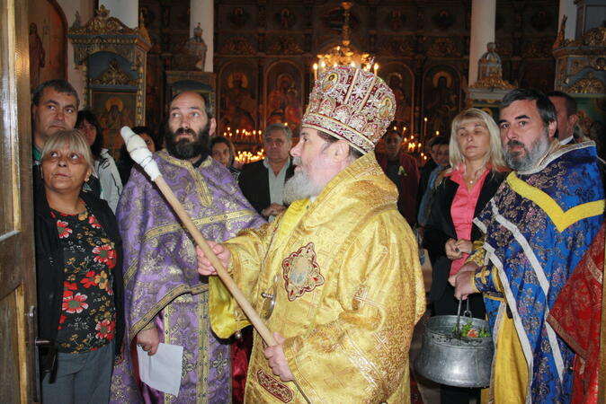 Дядо Григорий освети църквата във Виноград