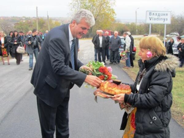 Ловешки села с ремонтиран път