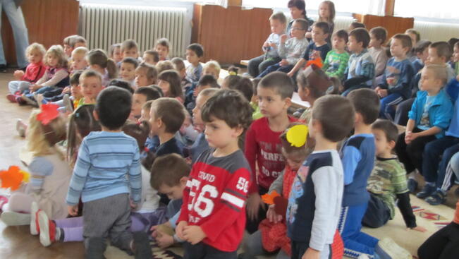 Организират детска библиотека в ЦДГ "Перуника"