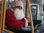 Дядо Коледа подкара автобус