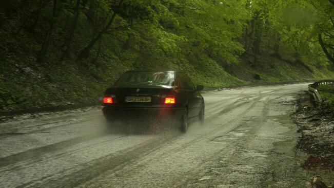 Пътищата в страната са мокри