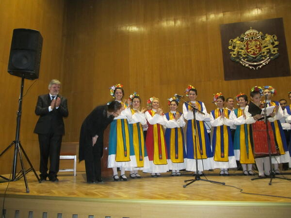 Възпитаниците на ас. Ана Борисова изнесоха коледен концерт

