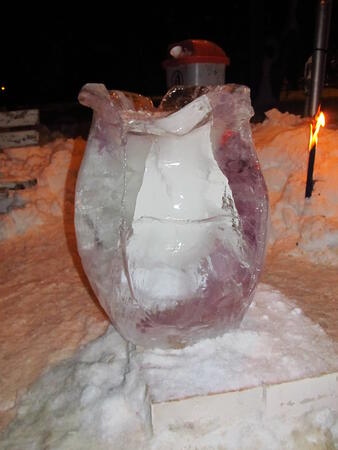 Огнена фиеста закри първия Фестивал на ледените скулптури

