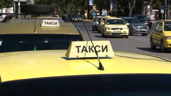 Конкуренти набиха таксиметров шофьор