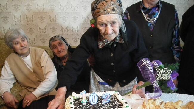 Баба Пена от Севлиево отпразнува 102 години