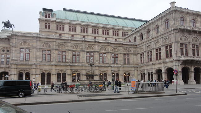 Плевенската галерия гостува във Виена
