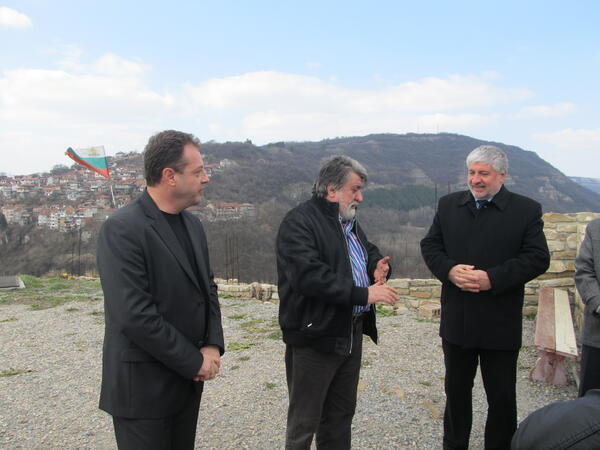 Хълмът Трапезица и църква в Арбанаси стават общински