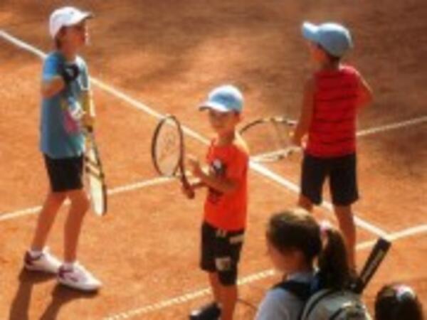 Сребърен медал на състезание за млади тенисисти