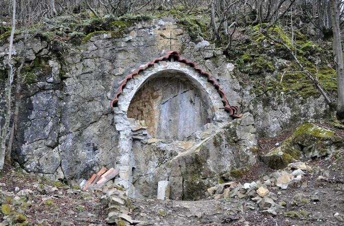 Възстановяват манастир, предвестник на Троянската света обител