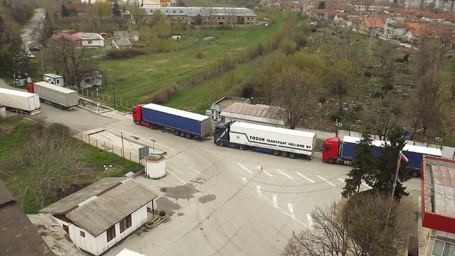 Пускат камионите по Дунав мост на 13 април