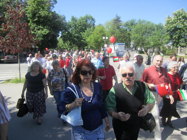 Русенци излязоха на шествие за 1 май
