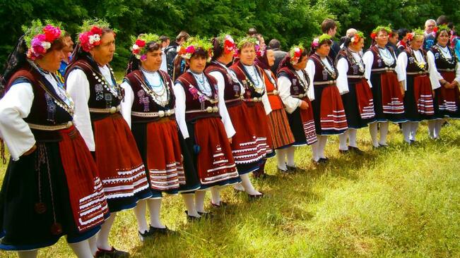 Фолклорен конкурс и нестинарски танци на събора на овцевъдите