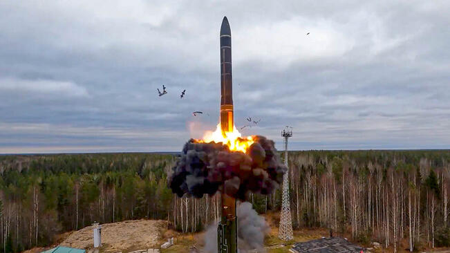 Колко е голям ядреният арсенал на Русия и кой го контролира?