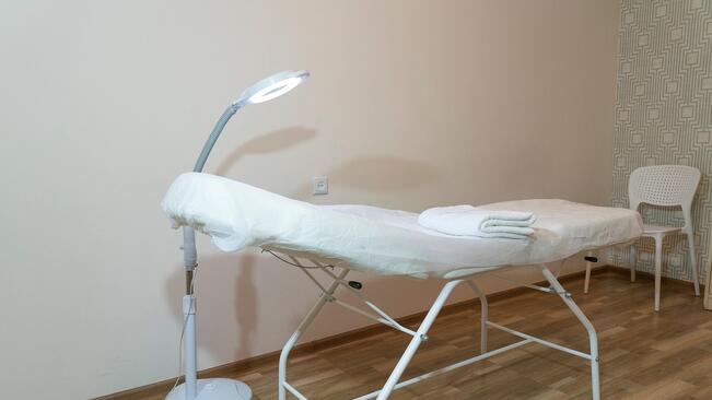 Изтекоха кадри на голи жени от козметично студио и в Казанлък
