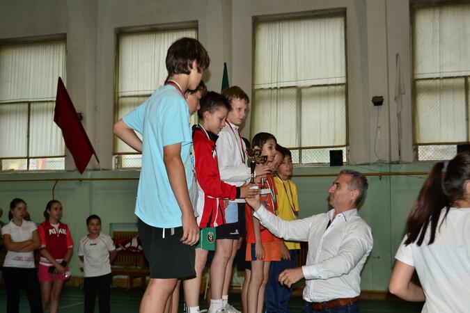 Александър Димитров с три медала от турнир по бадминтон