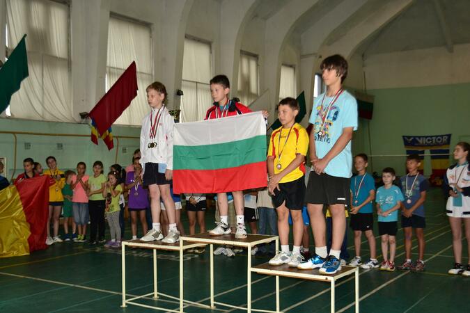 Александър Димитров с три медала от турнир по бадминтон