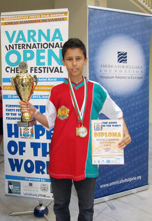 Емил Стефанов с победа на международен турнир по шах
