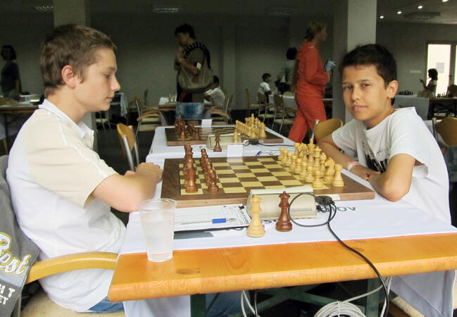 Емил Стефанов с победа на международен турнир по шах