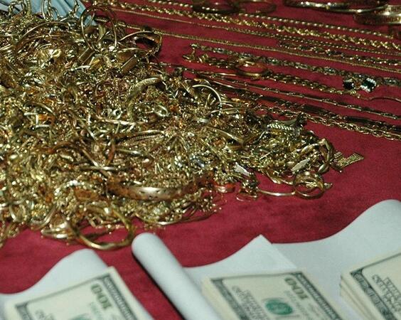 Митничари се натъкнаха на злато за 100 000 лева
