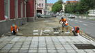 Трима работници ще правят тротоарите
